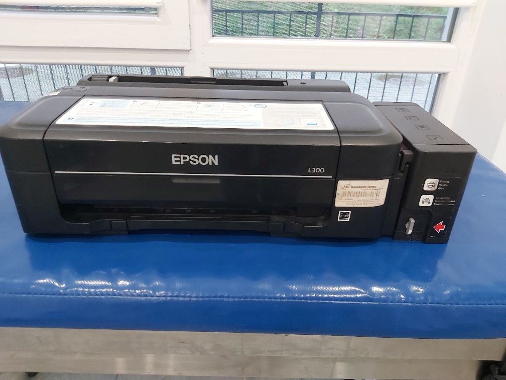Принтер L300 на запчастини