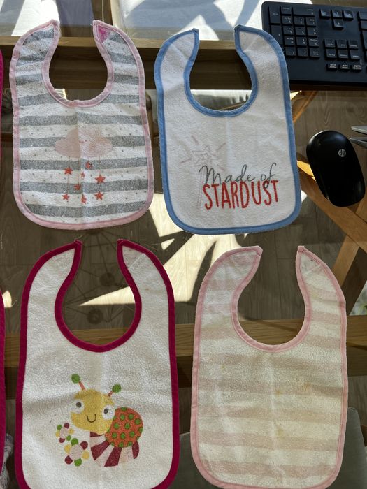 Vendo conjunto de babetes bebé impermeáveis