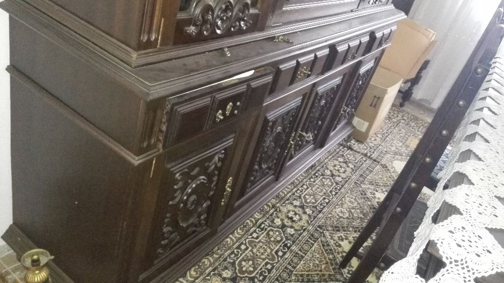 Mobilia antiga, sala de jantar estilo Séc-XVII