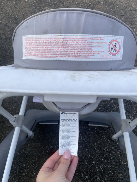 Aranha bebe ajuda a eprender andar