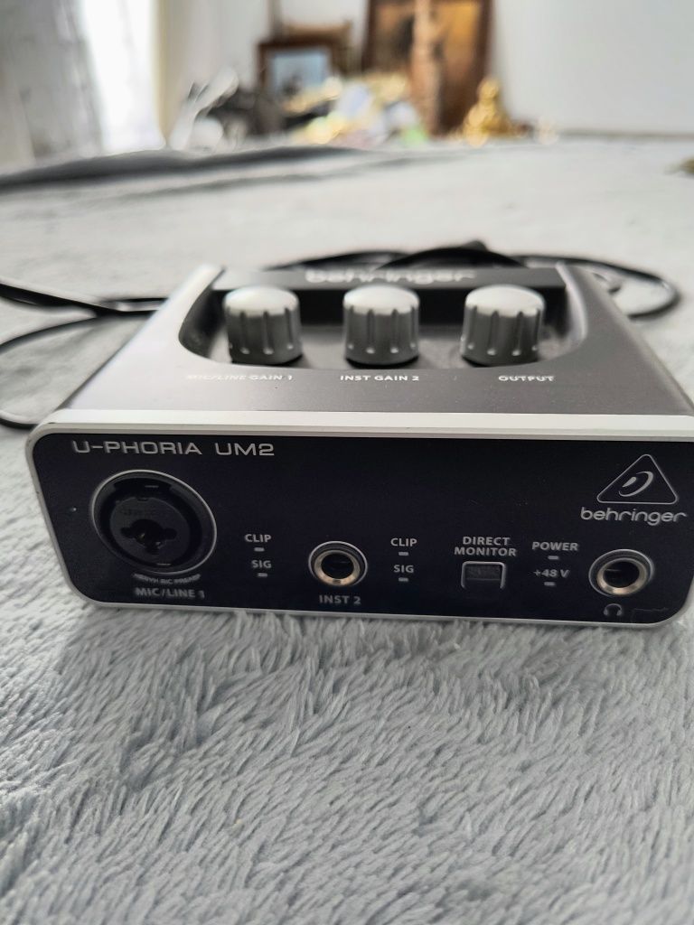 Interfejs audio firmy Behringer.
Do nagrywania instrumentów za pomocą