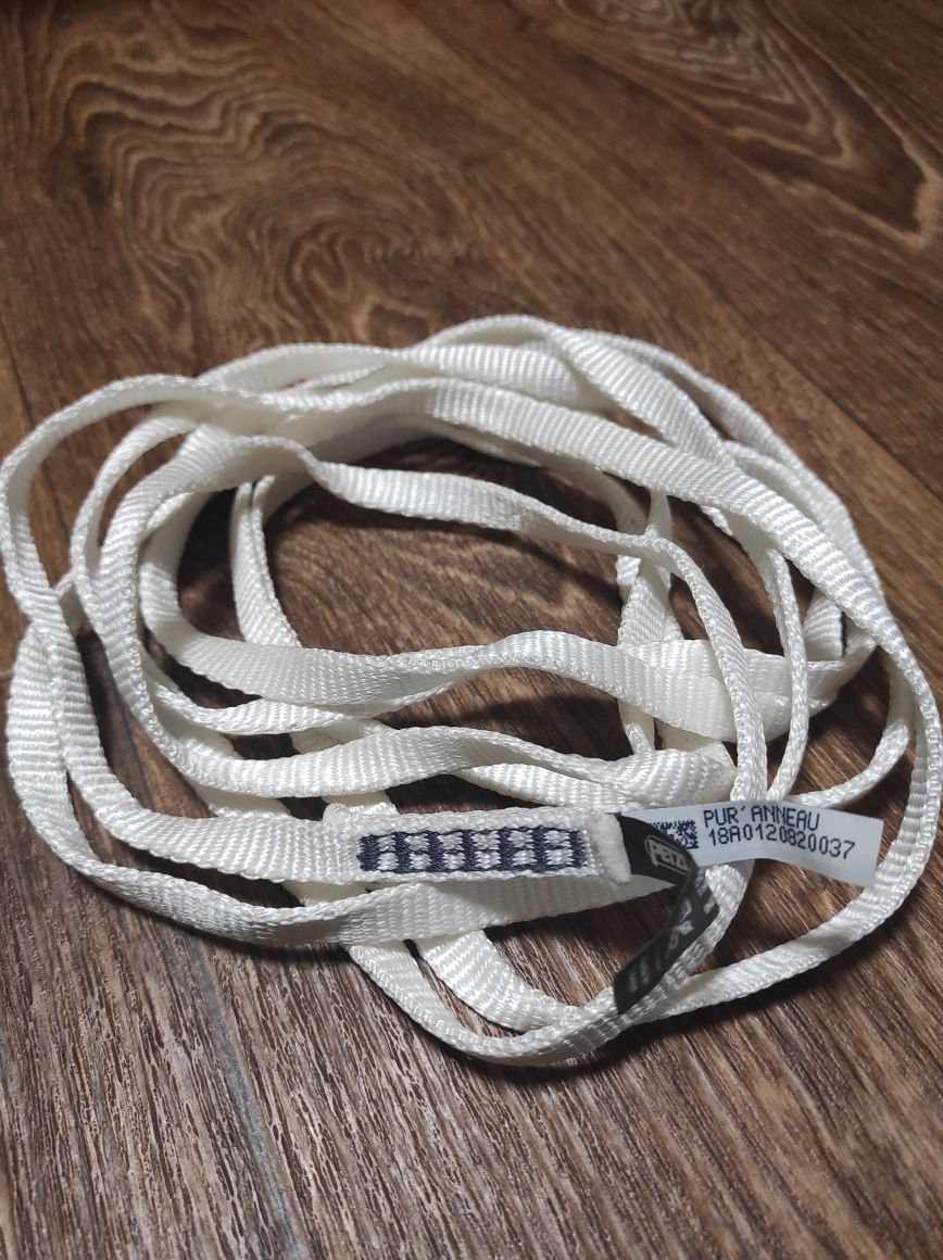 Страховочні петлі для альпінізму і промислового альпінізму Petzl.