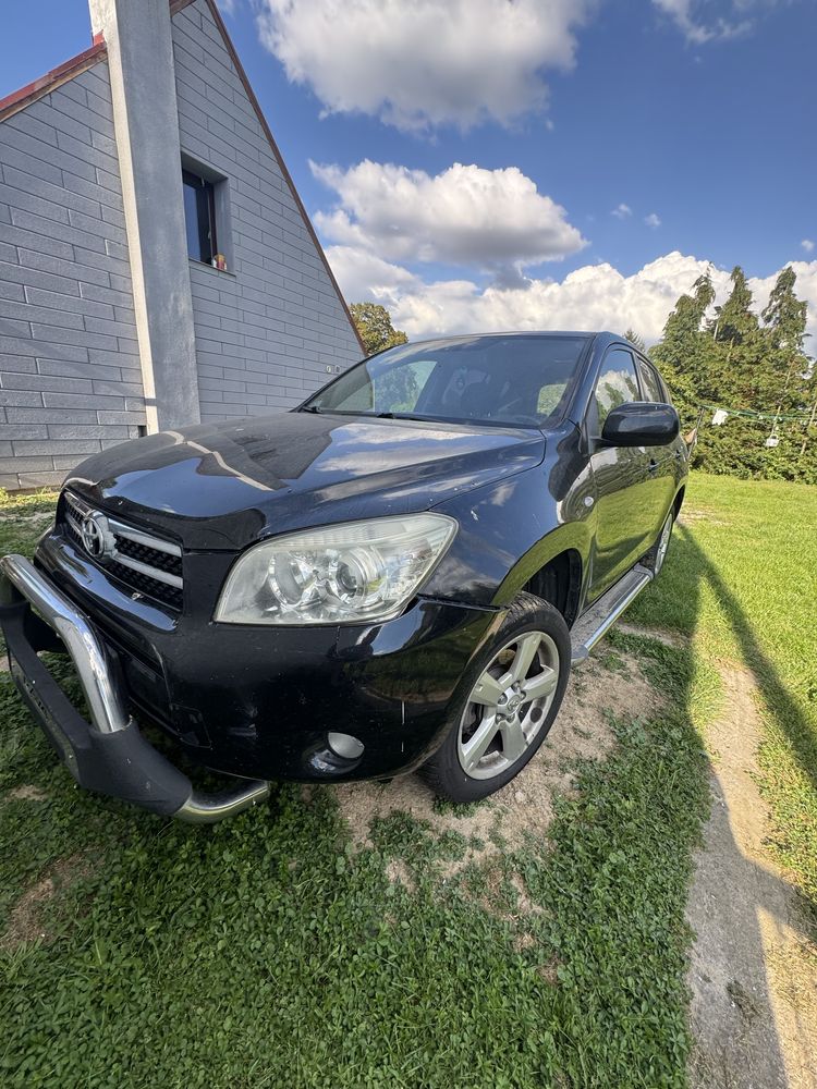 Toyota Rav4 zamienie na kombi badz sedan. USZKODZONA