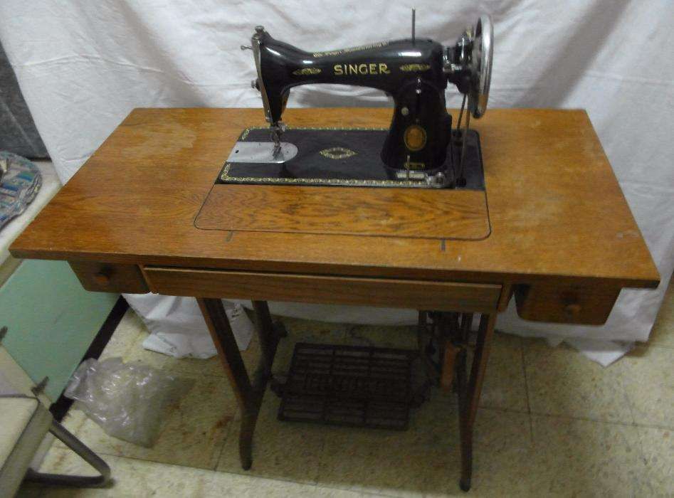 Máquina de Costura Antiga SINGER