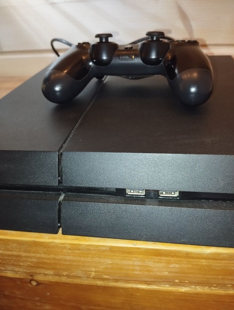 Ps4 500 GB, 1 pad, stan bardzo dobry