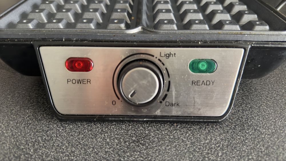 Máquina de Waffles Vox WF2081M