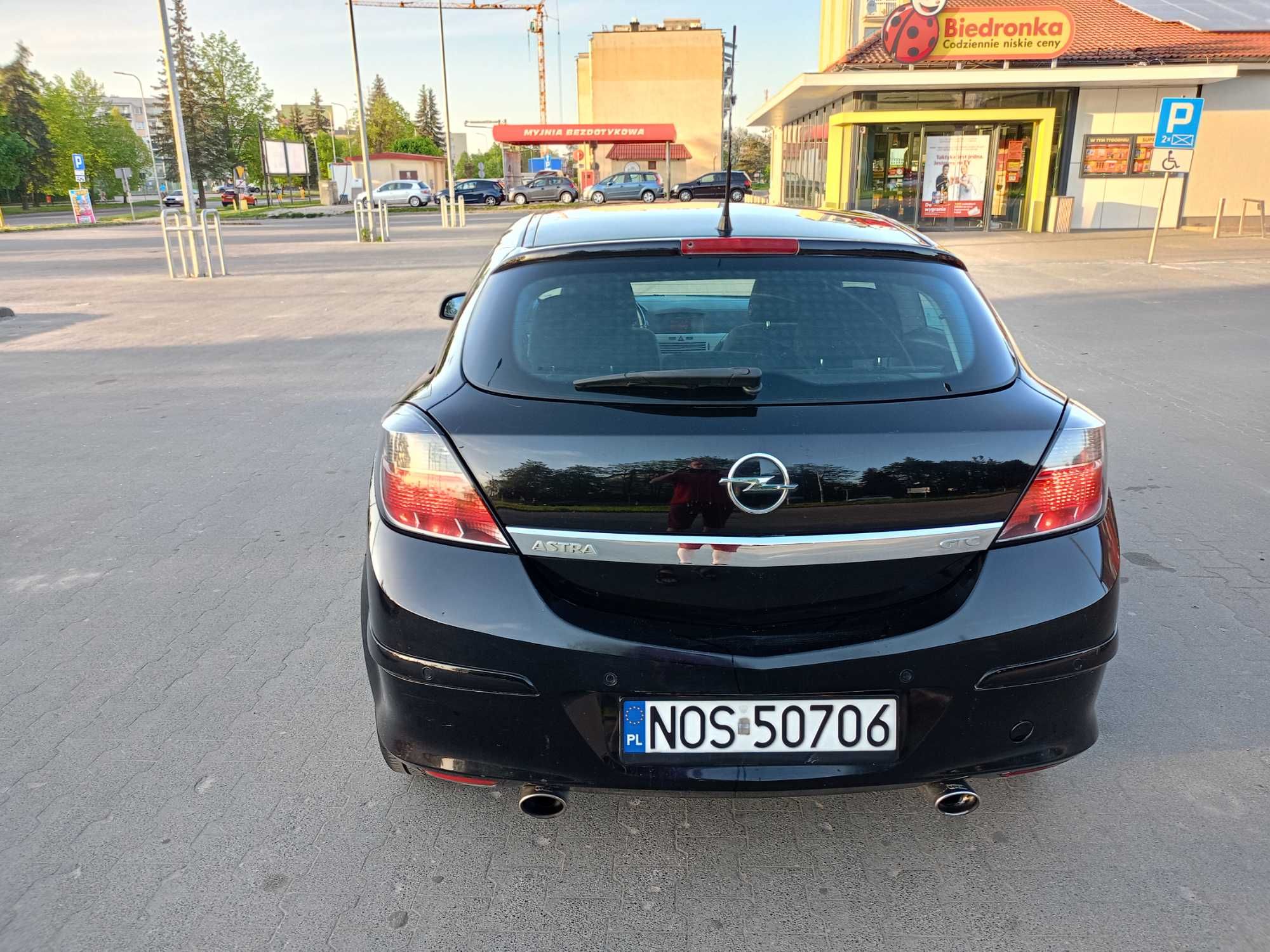 Opel  Astra   h   Coupe  2008rok  stan  b.dobry