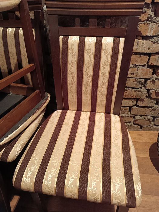 Stół drewniany i 8 krzeseł do kompletu