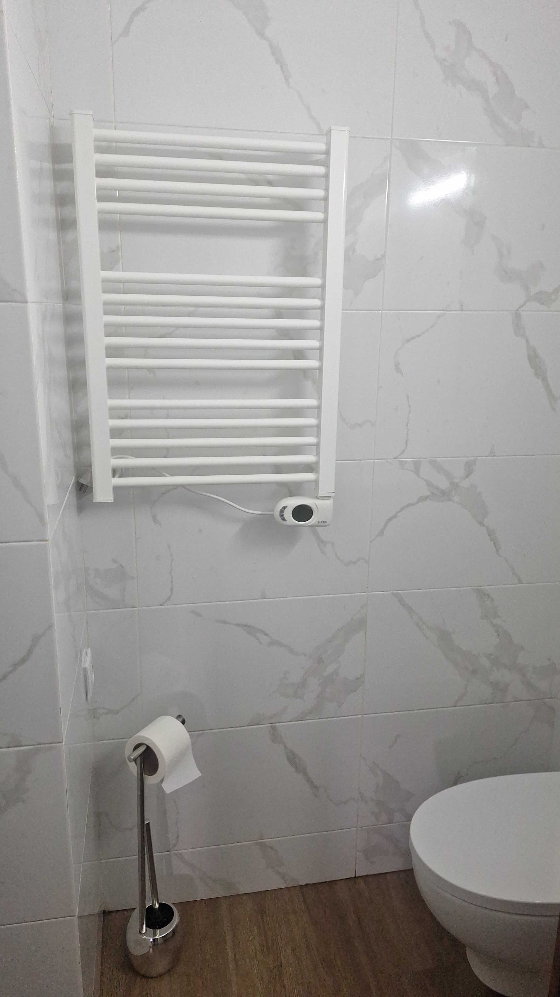 Alugo quarto/ suite em residencia familiar