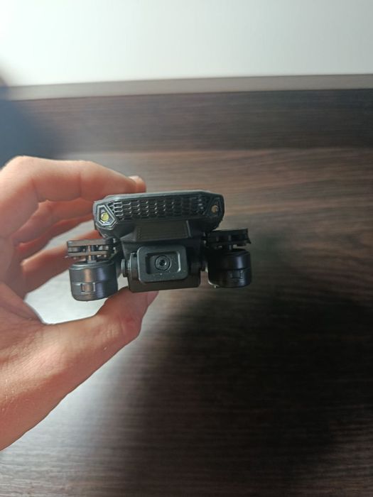 E88 Дрон з подвійною камерою — якісна зйомка та стабільний політ!