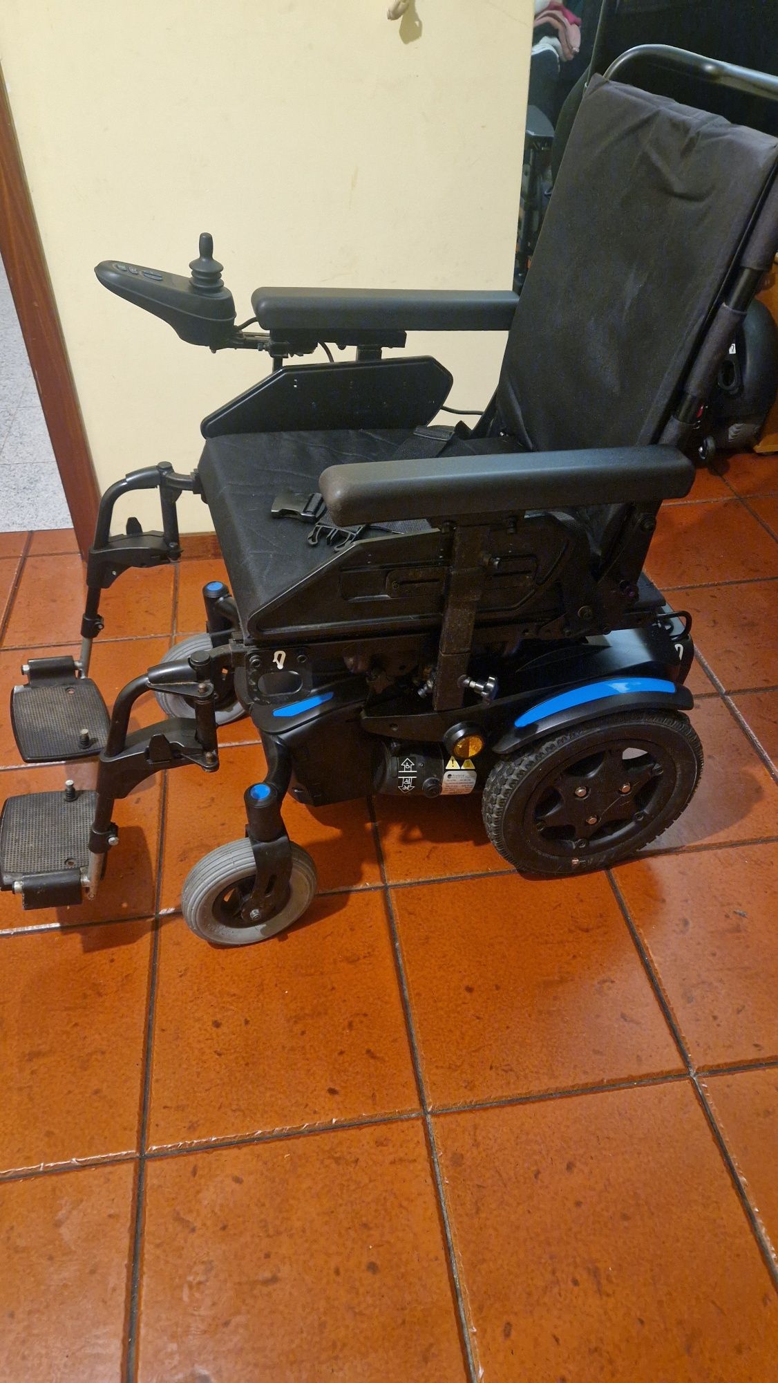 Vendo cadeira de rodas eléctrica