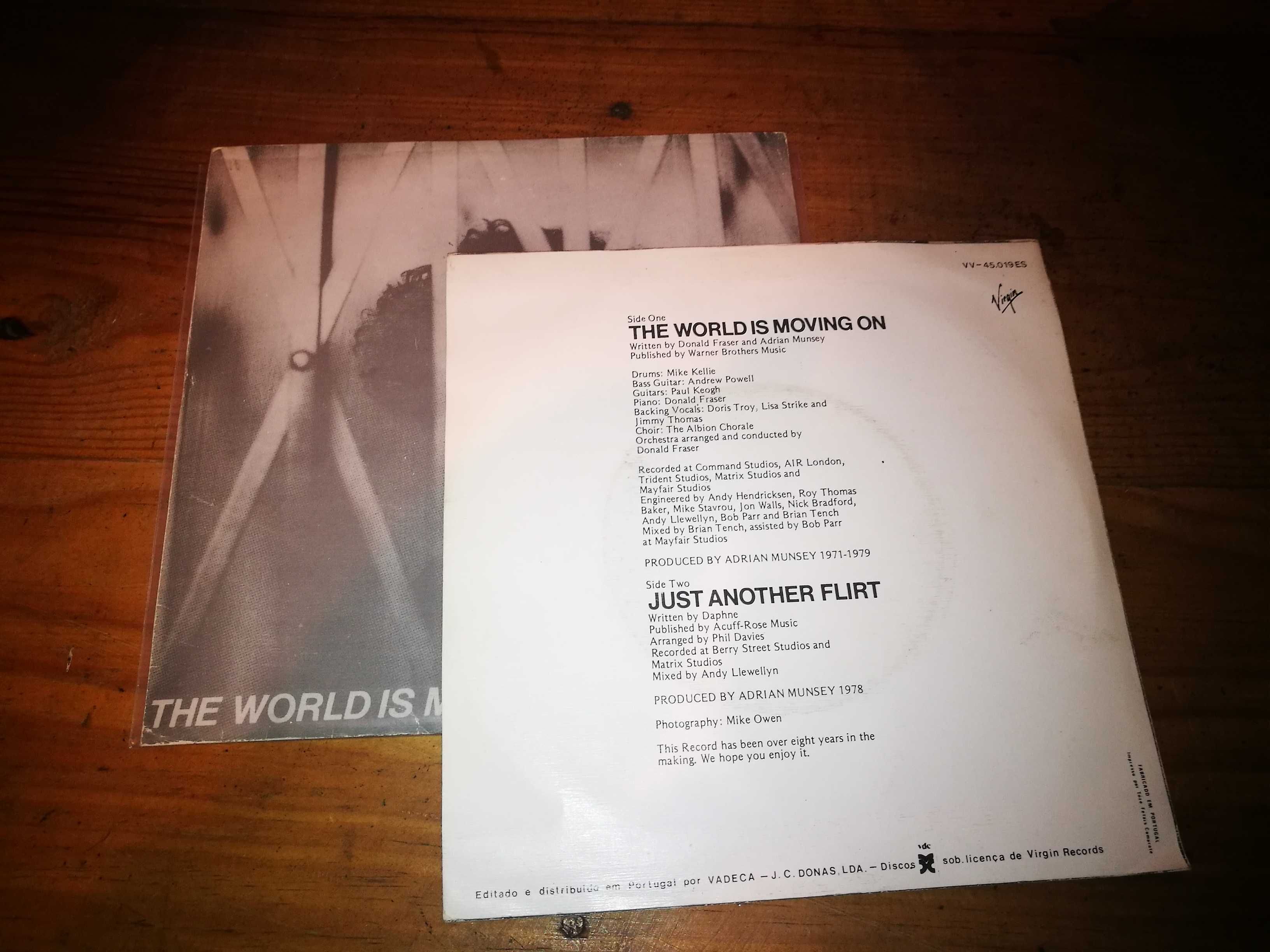 DAPHNE - The World Is Moving ON SINGLE