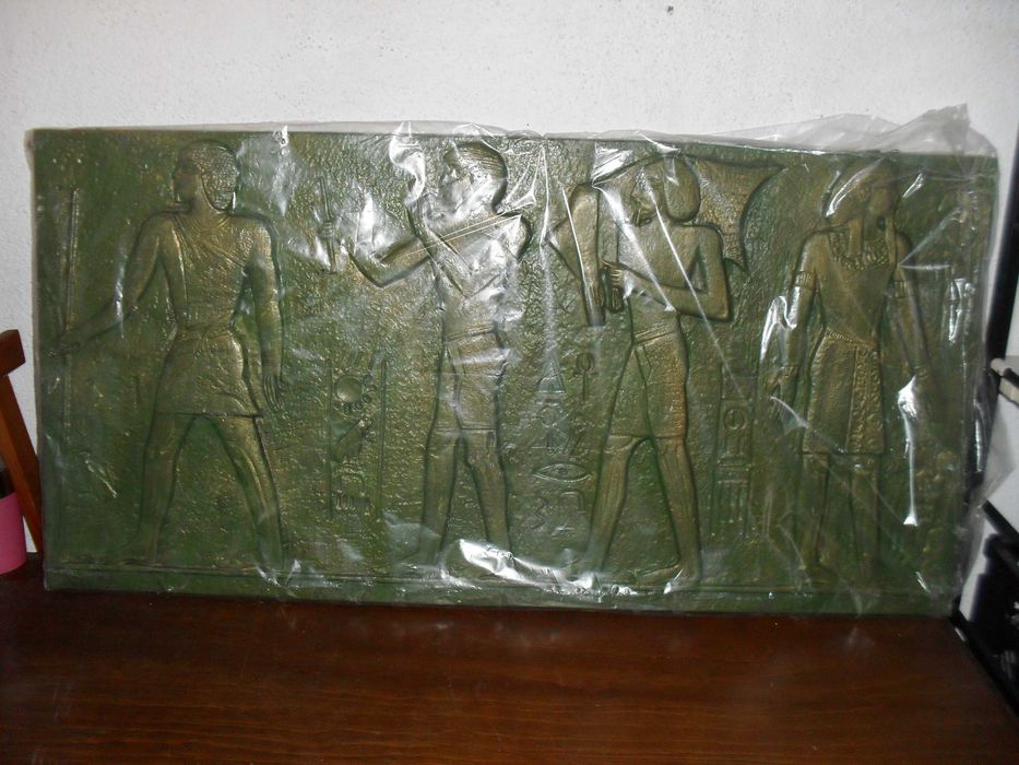 Quadro Egípcio, em metal (45x90)