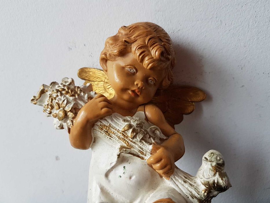 Vintage Euromarchi figurka wiszący anioł z kwiatami włoska żywica 5018