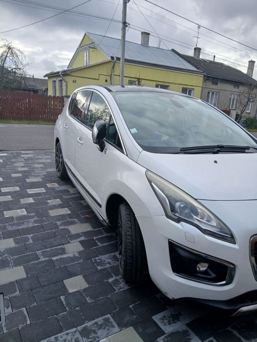 Пежо Peugeot 3008 2013 року дизель 2,0 автомат
