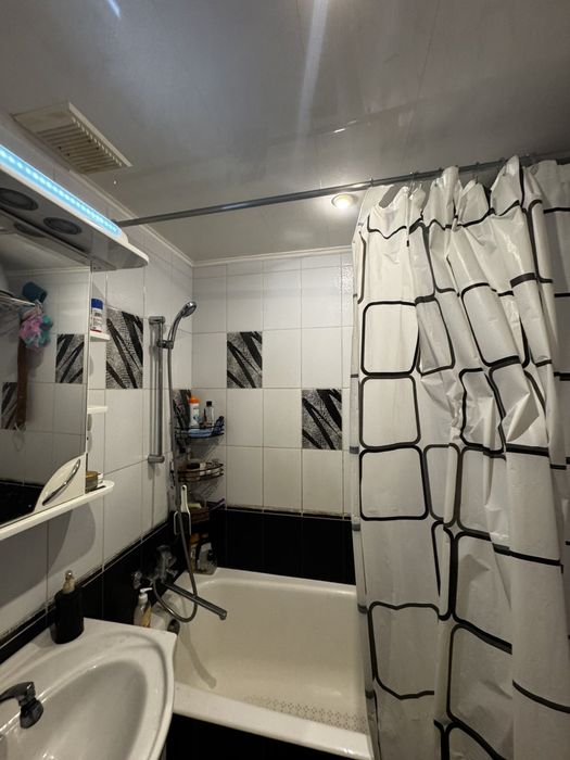 Продаж 2к квартири Дніпровський Бородинський район