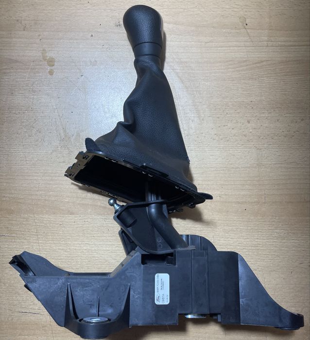 Ford fiesta mk7 gałka zmiany biegów wybierak ładny komplet