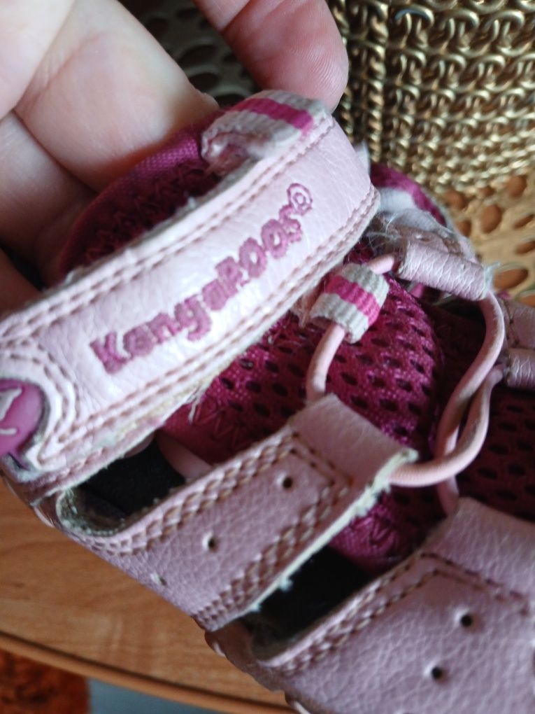 KANGAROOS firmowe sandałki roz 21 mega wygodne ,oddychajace stan bdb