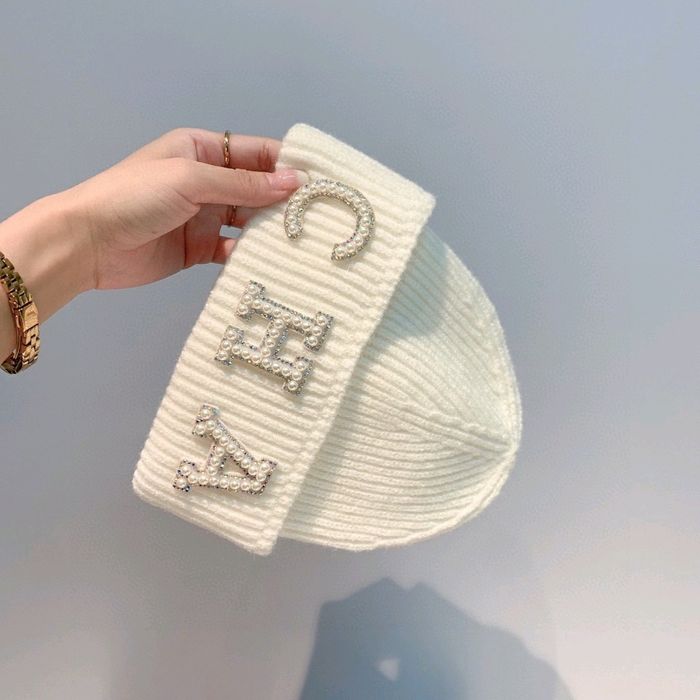 Elegancka czapka dwa kolory biała czarna promocja