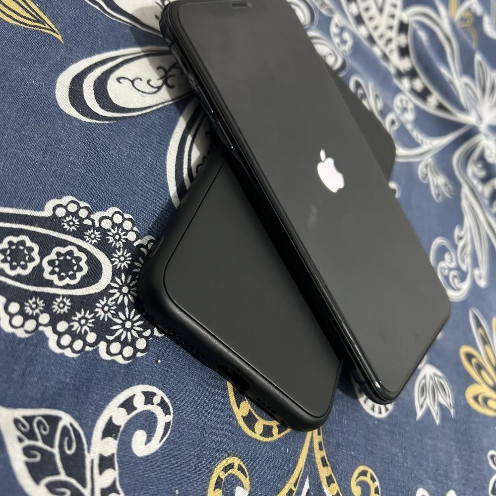 iphone xs max 64gb.....