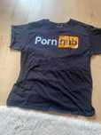 футболка PornHub размер М,одел только 1 раз чтобы померять