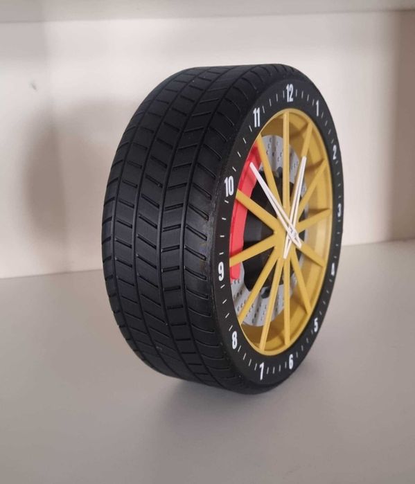 Zegar ścienny i stojący w kształcie koła samochodowego unikalny design