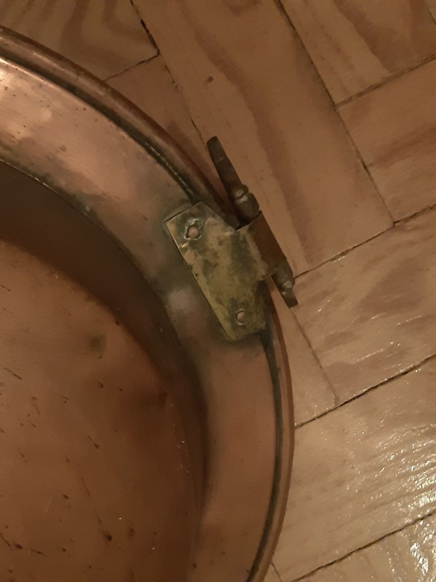 Braseira em cobre com pega trabalhada