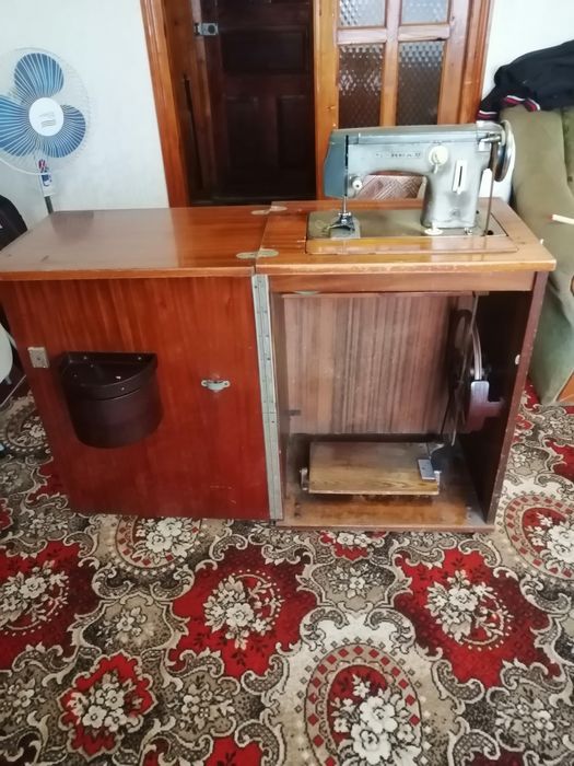 Швейная машинка Чайка 2.