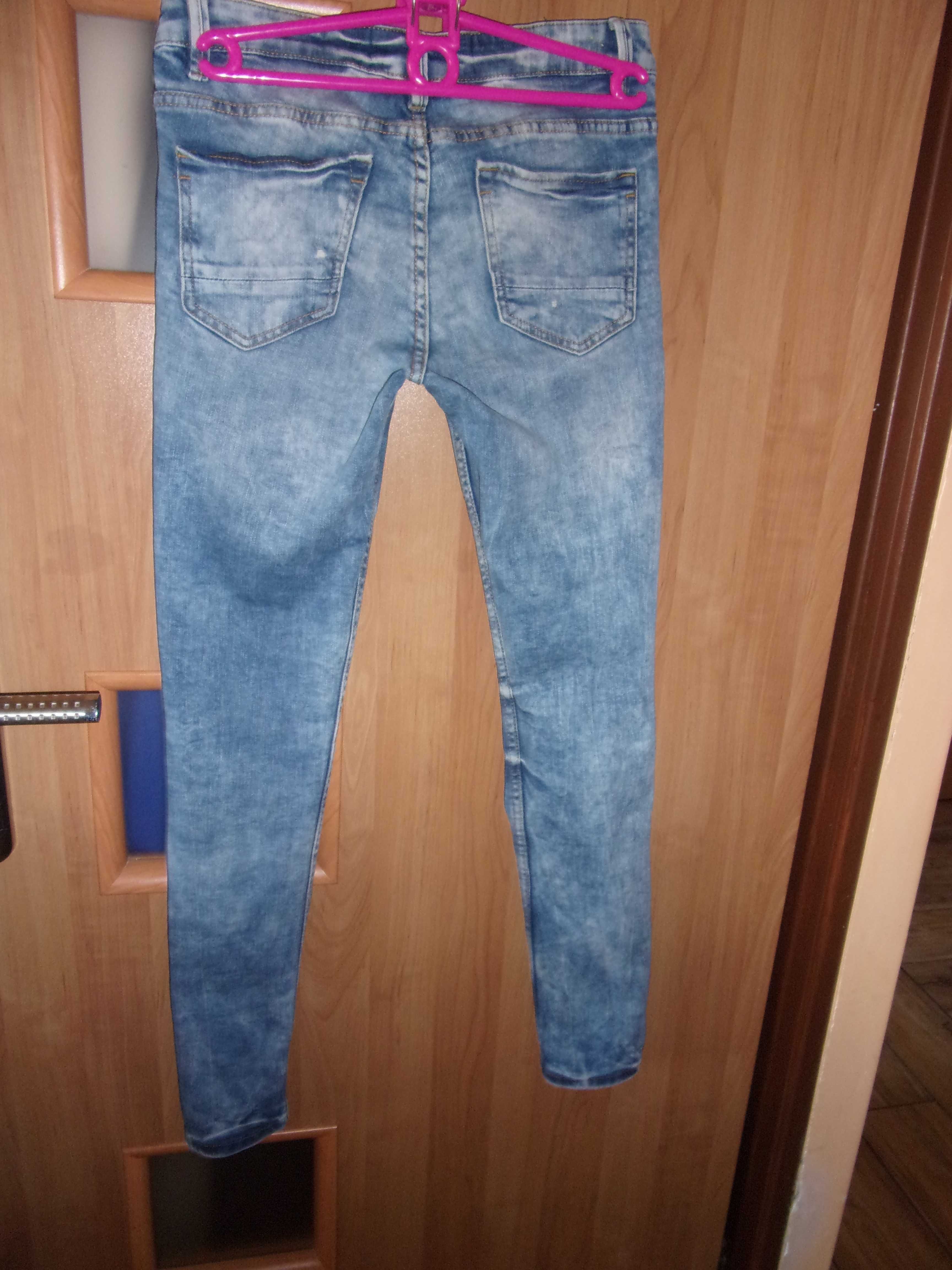 jeansy damskie dziewczece CROPP 34 / XS - slim - z dziurami