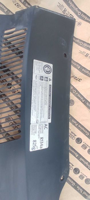 Решітка радіаторна VW Т5 рестайл 2011р