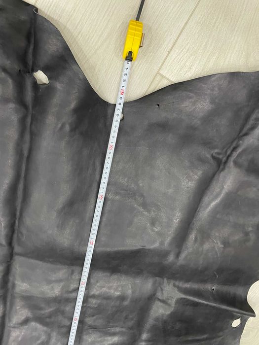 Телячья кожа черного кольору 0,9 м2