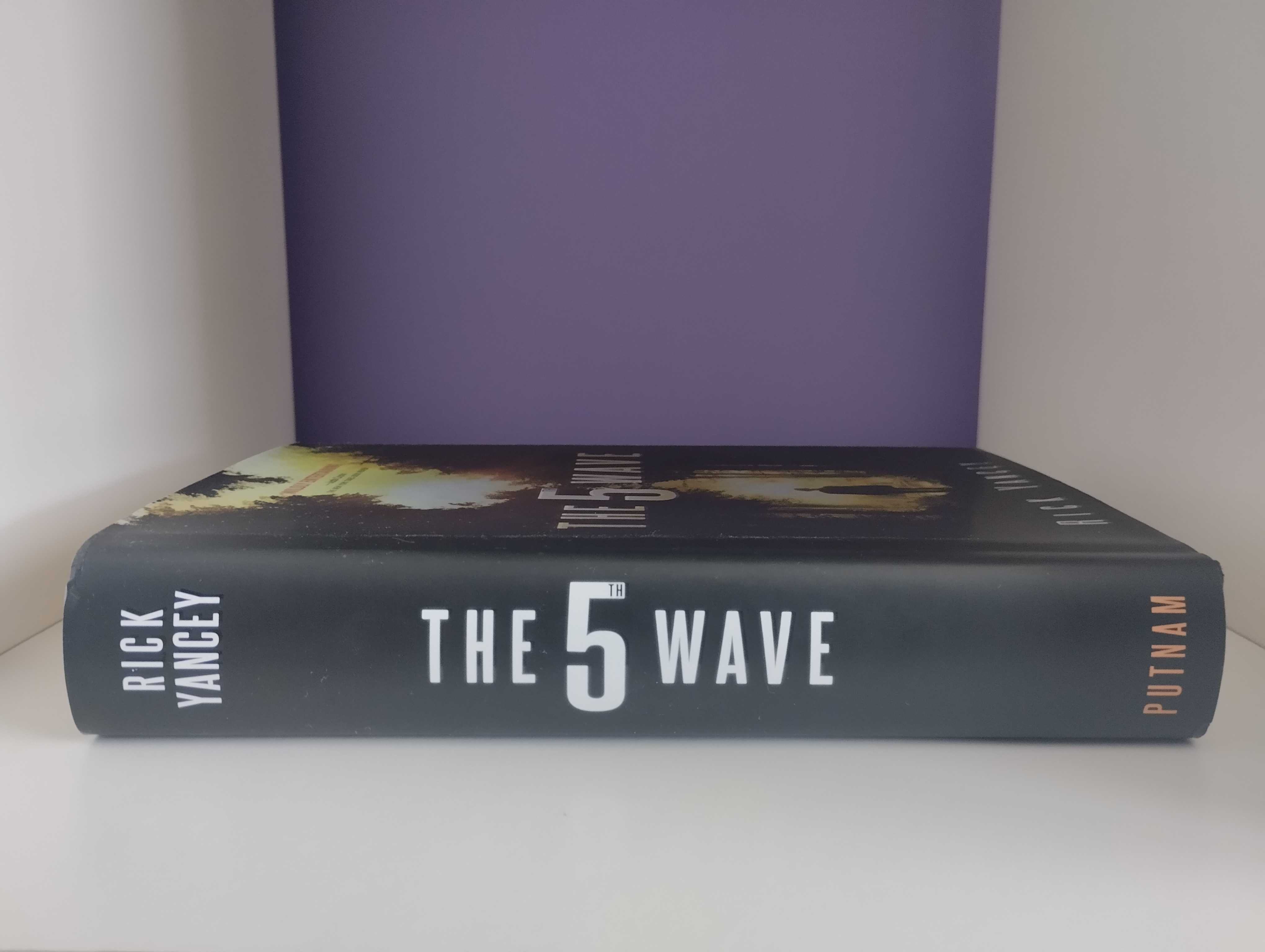 "The 5th Wave" by Rick Yancey - Hardcover