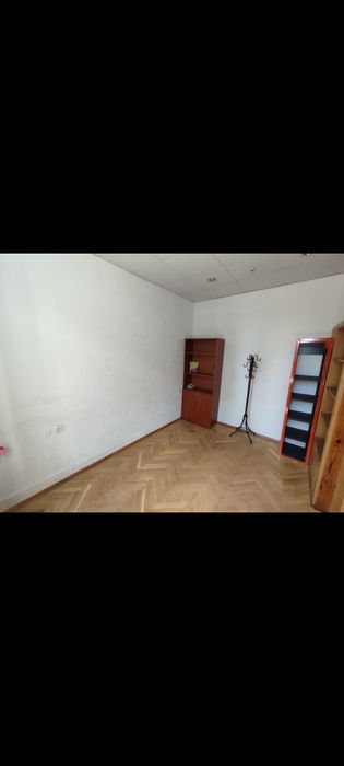 «Два офіси в одному: 70 м², метро 2 хвилини пішки!