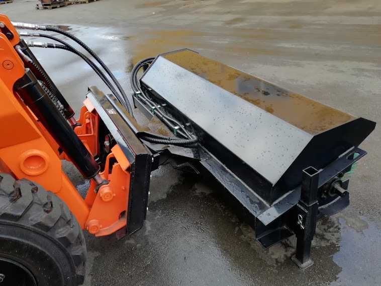 Щітка комунальна для мінінавантажувачів