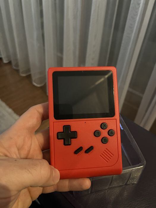 Przenisna konsola do gier GB300