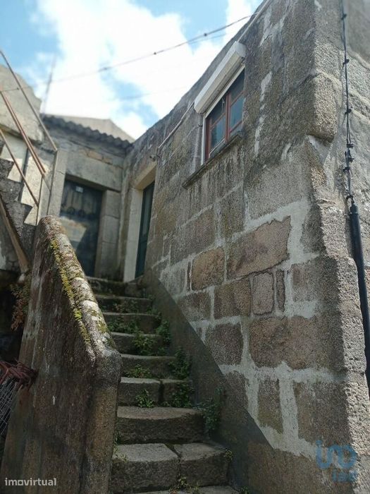 Casa / Villa em Barcos e Santa Leocádia de 30,00 m2