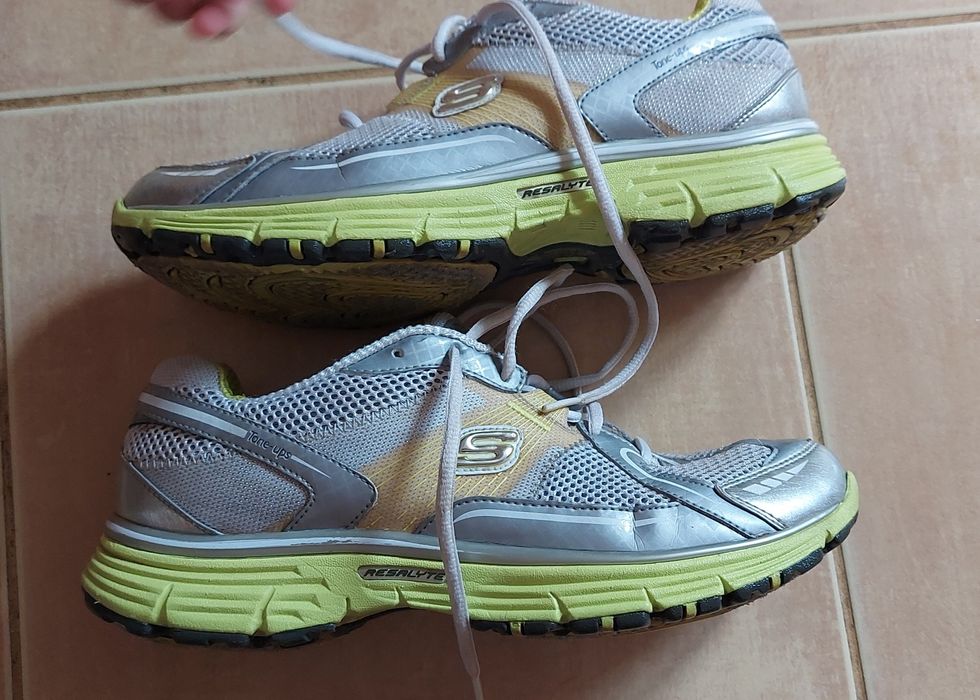 Skechers tone-ups