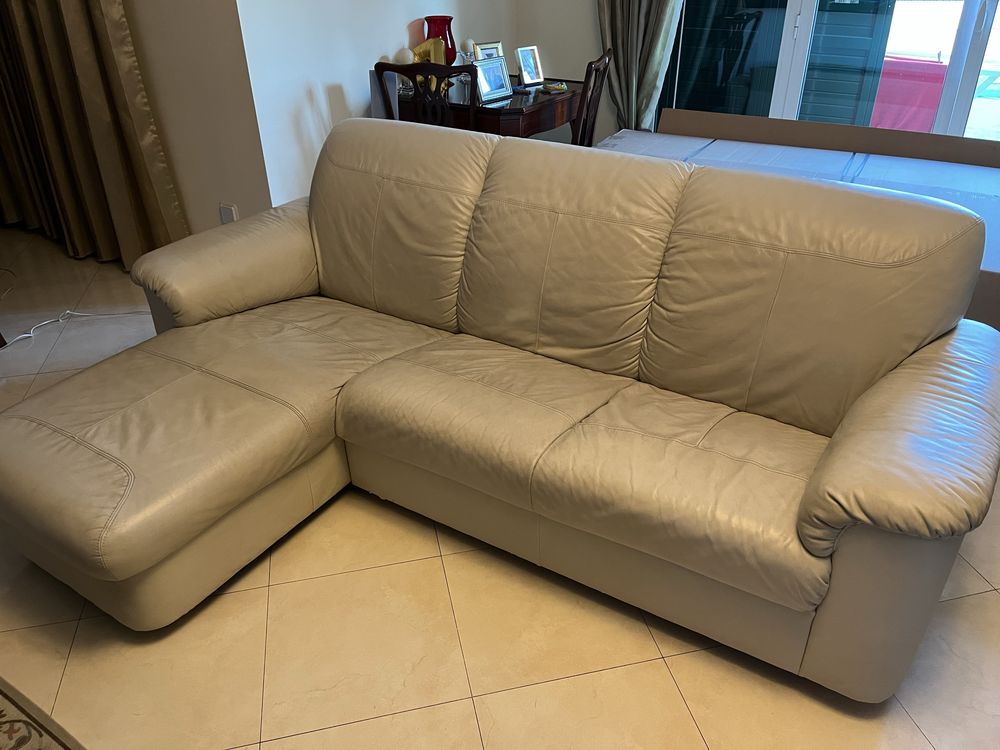Conjunto de sofas com puff em bom estado