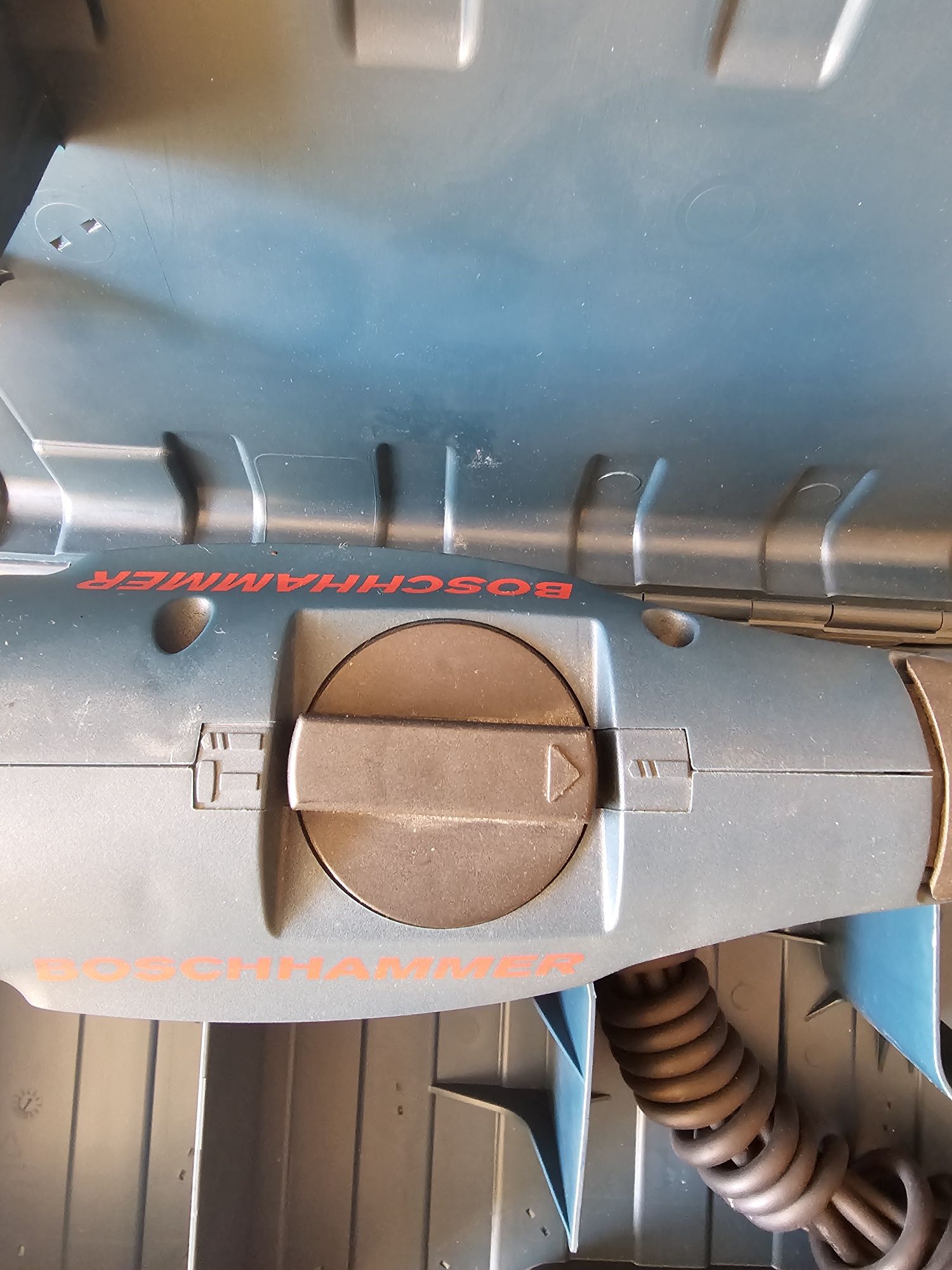 Перфоратор Bosch GBH 3-28E