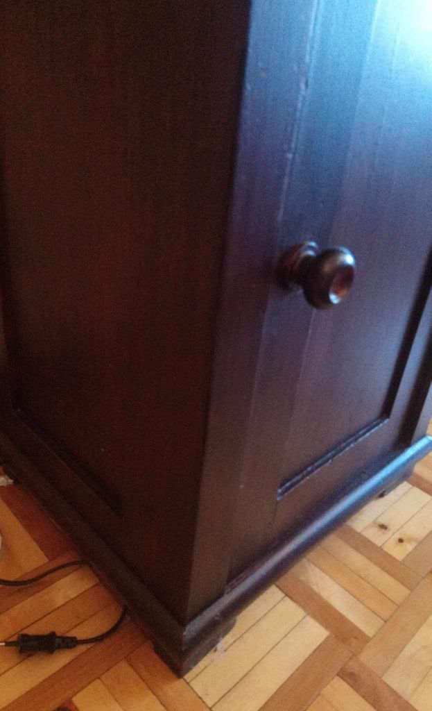 Stara szafa po Księżnej Radziwill wraz z szafką i kwietnikiem