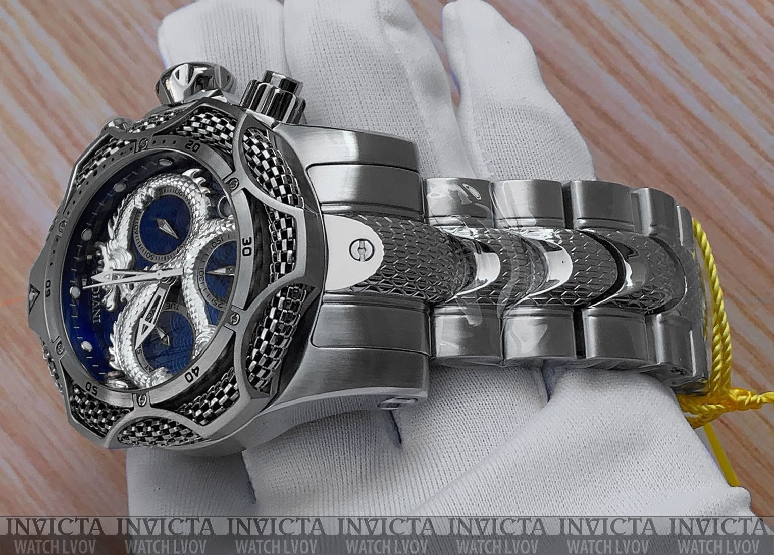 Мужские часы Invicta 31508 Reserve Venom Dragon Swiss 53 mm. 1000 MT.