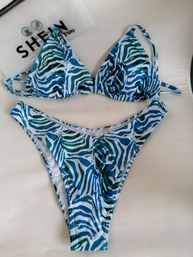 Biquíni Triângulo com Estampado e Saida de Praia Tam: L.