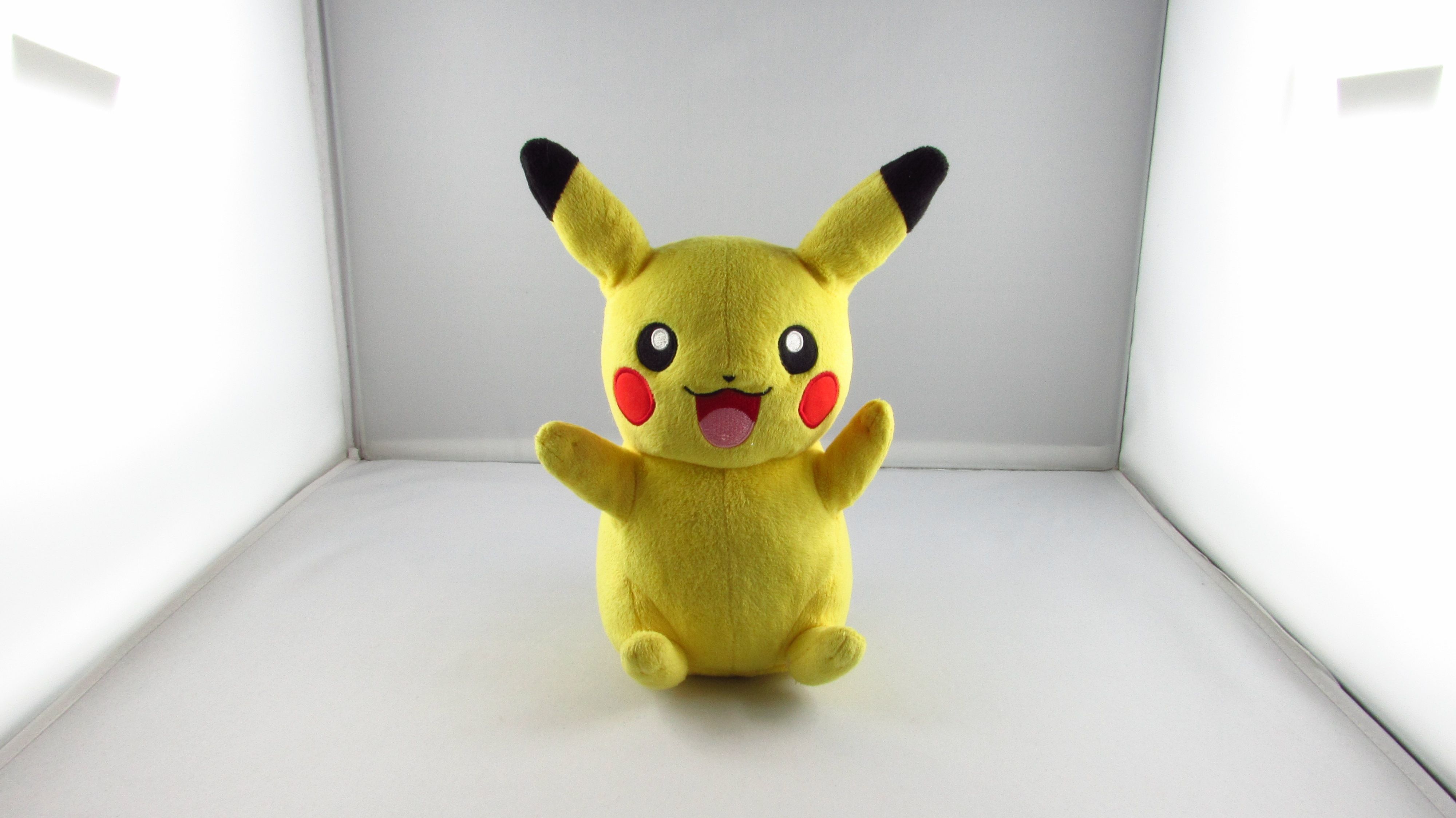 TOMY - Nintendo My Friend Pikachu Pluszak Światło/Dźwięk Interaktywny