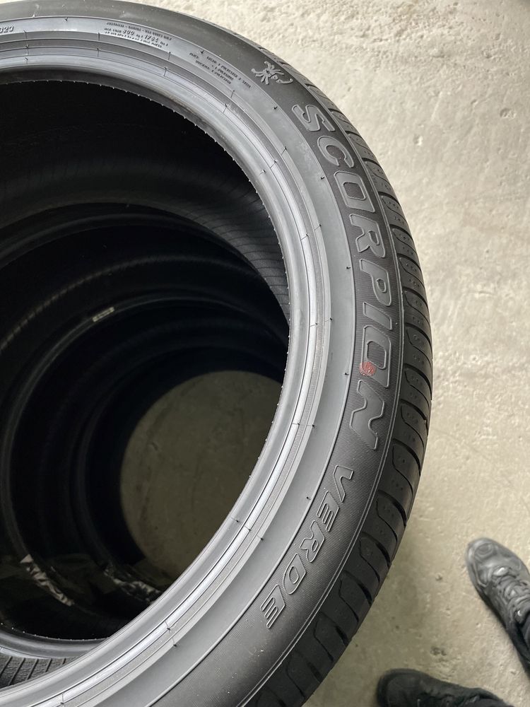 235/45/20 Pirelli Scorpion Verde