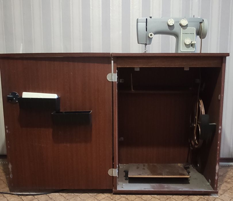 Швейна машинка Чайка 142м