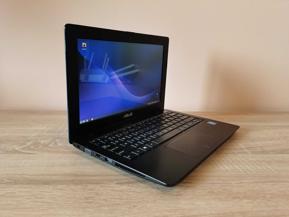 Компактный Asus F200