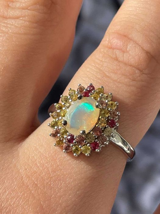 Кольцо из серебра 925 пробы с опалом и сапфиром. 17 18.18.5