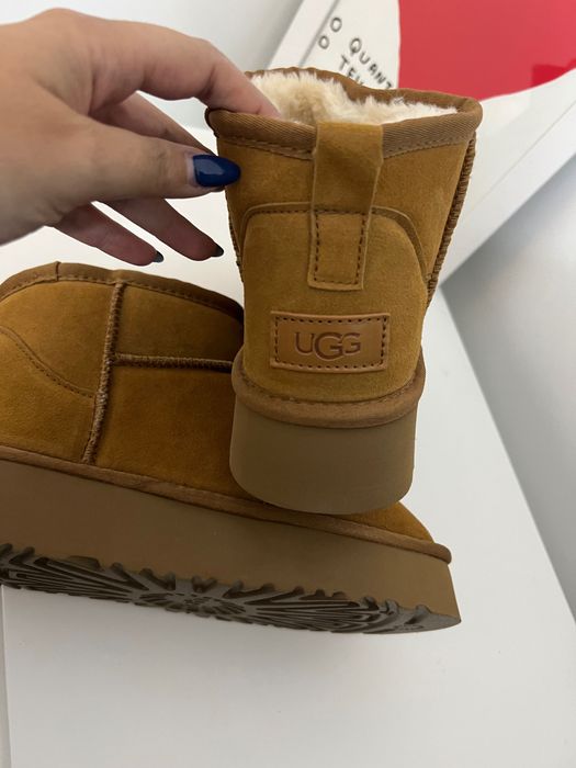 UGG mini plataforma