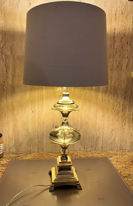 Lampa stojąca z abazurem
