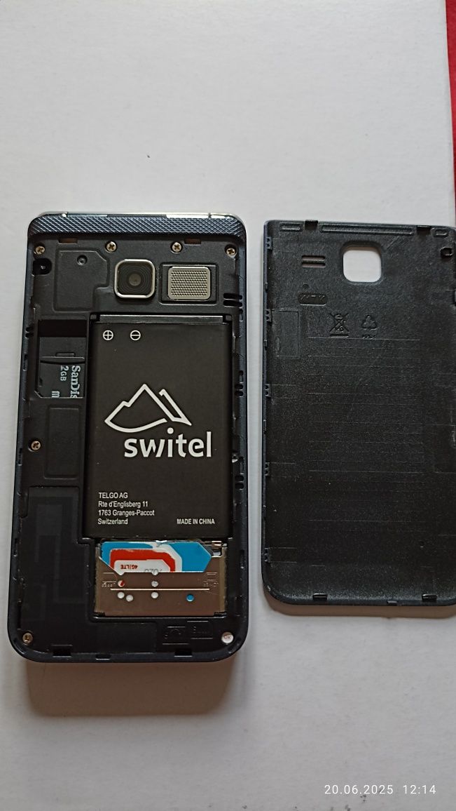 Кнопочный телефон Switel Classico M600D